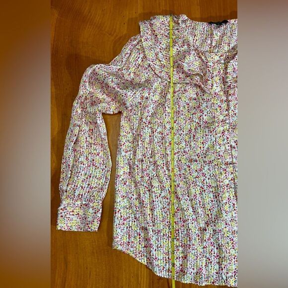 SMALL J. Crew Pink Ruffled Bib Cute Floral Button Down Blouse - Picture 3 of 9